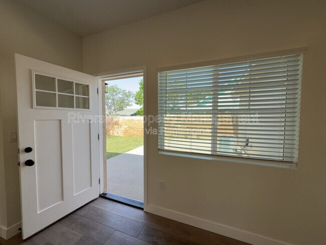 Building Photo - 7893 Mango Ave