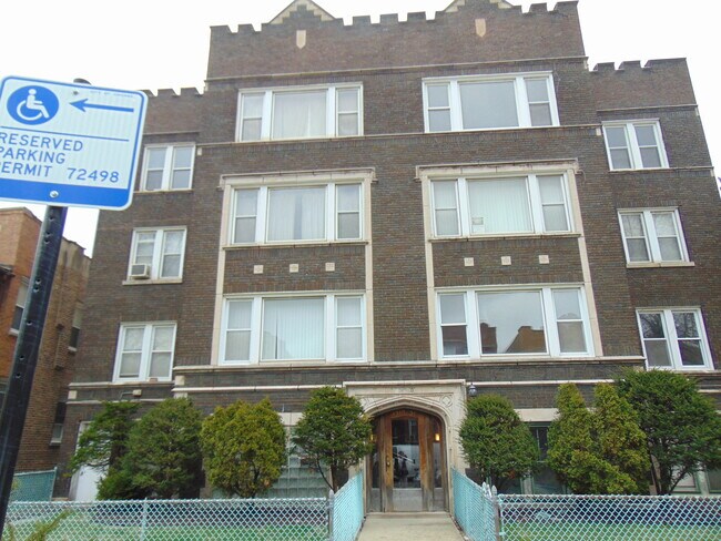 Building Photo - 8221 S Eberhart Ave