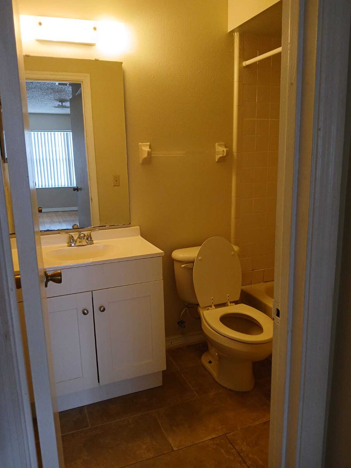 Building Photo - 4240 Pershing Pointe Pl