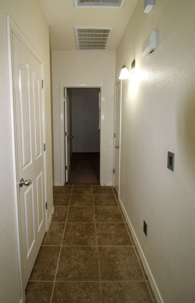 Building Photo - 11285 Bullseye St