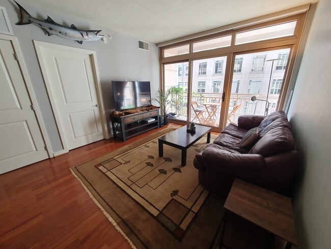 Building Photo - 888 N Quincy St