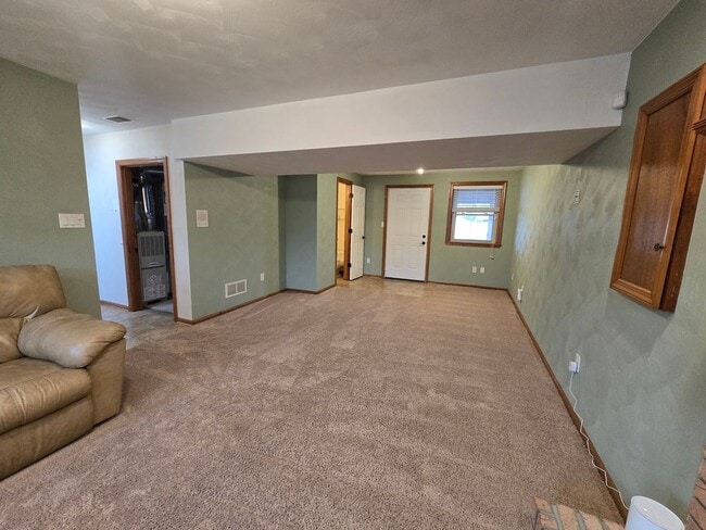 Building Photo - Beautiful Split Entry - 3 Bedroom 2.5 Bathroom in Rustic Ridge Estates