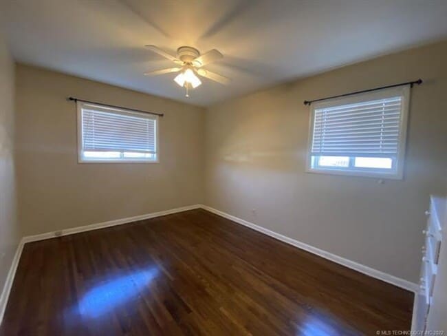 Building Photo - Mid-town Gem where comfort meets convenien...
