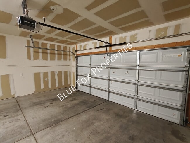 Building Photo - 10947 E Passion Flower Ln