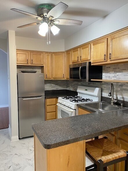 Building Photo - 9307 W Irving Park Rd