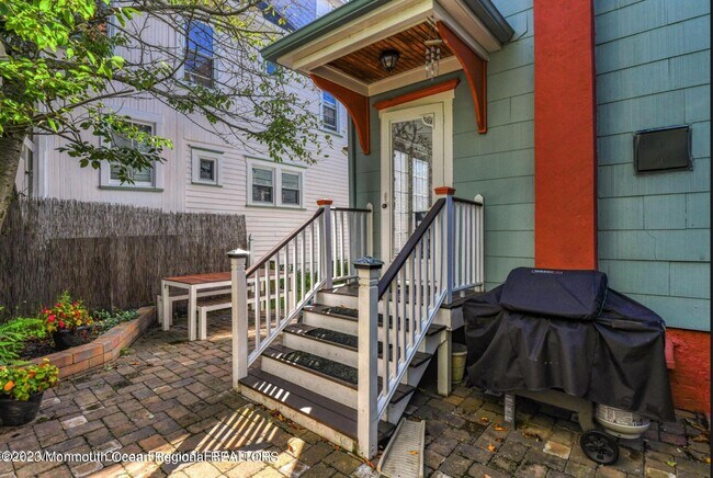 Building Photo - 121 Mt Hermon Way