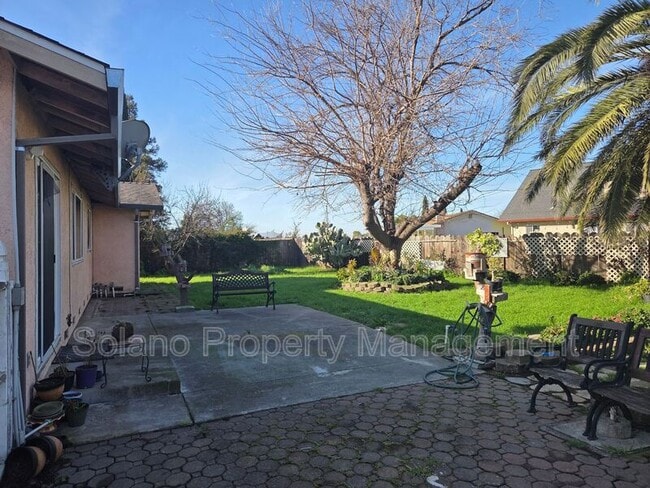 Building Photo - 512 Monterey Dr