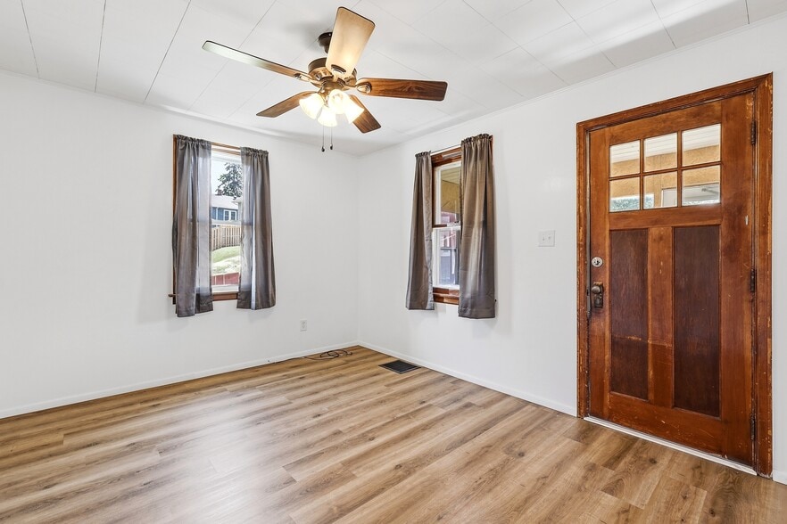 Building Photo - 2615 Van Buren Ave