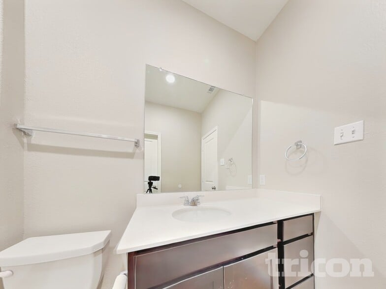 Building Photo - 108 Mica Trl