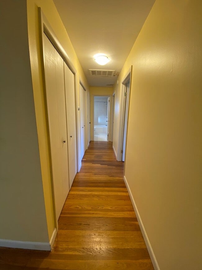 Building Photo - Concord Condo - Heat and Hot Water Included!