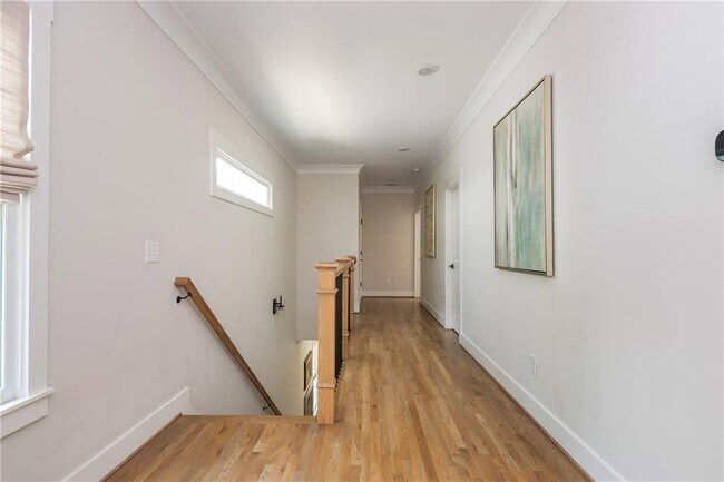 Building Photo - 940 Longley Ave NW