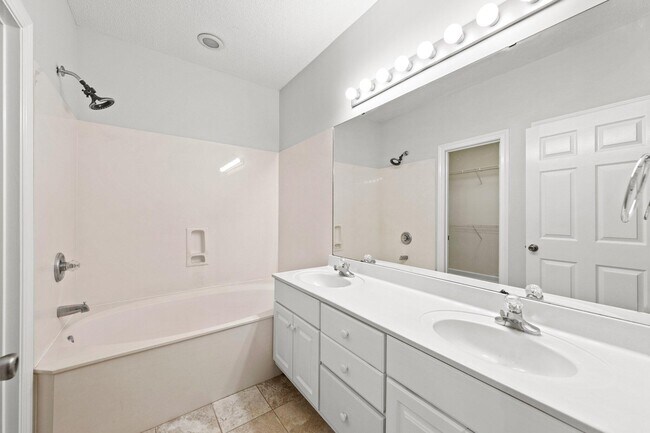 Building Photo - 1472 The Crossings