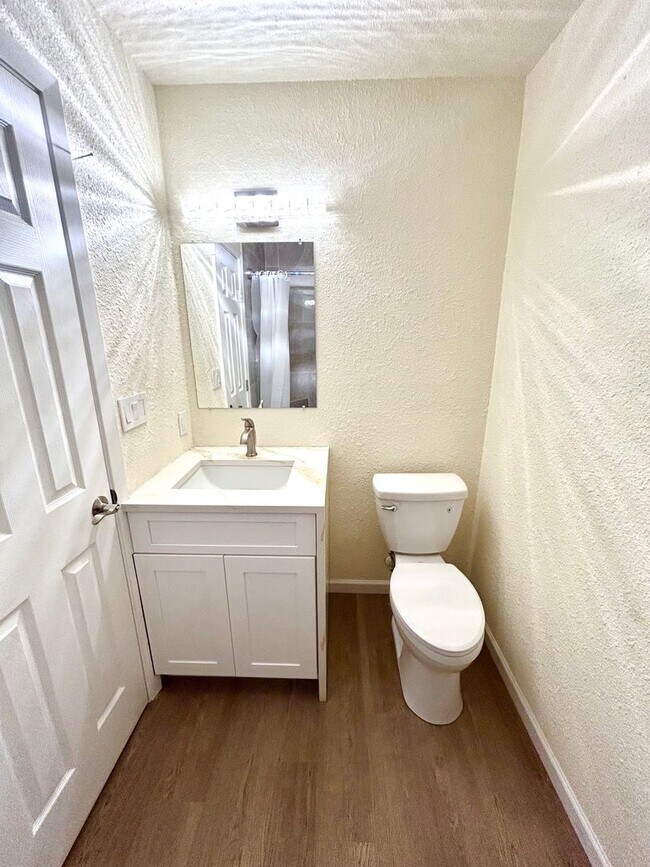 Building Photo - **COMING SOON** Newly Renovated 3 Bedroom ...