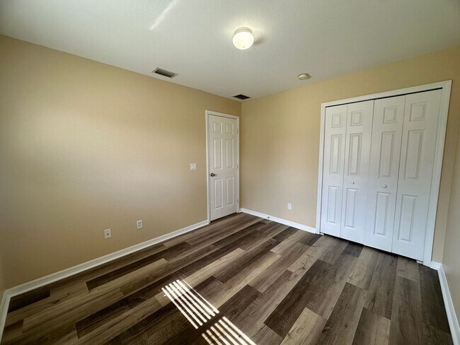 Building Photo - 1137 NW Juanita Pl