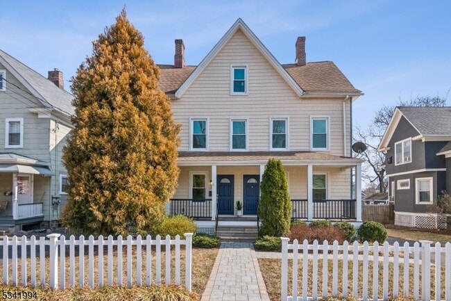 Building Photo - 21 Hillside Ave