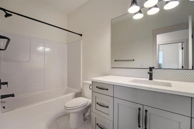 Building Photo - Stunning New Construction Five Bedroom Three Bath in South Richland!