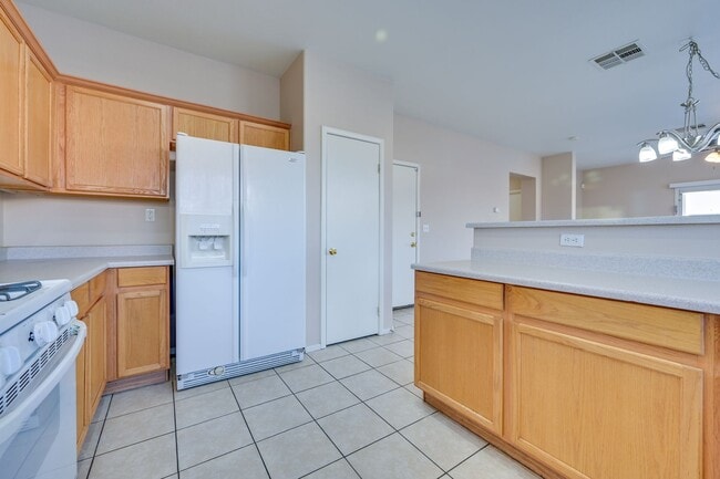 Building Photo - NW!! POOL!!!! GATED!!! Com. Park!!! Low Maintenance desert landscape front Yard. New Carpet!! Ups...