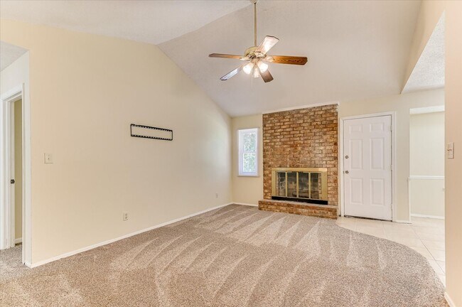 Building Photo - 4532 Hillside Dr