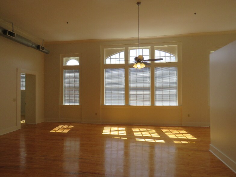 Building Photo - 715 Sherman St