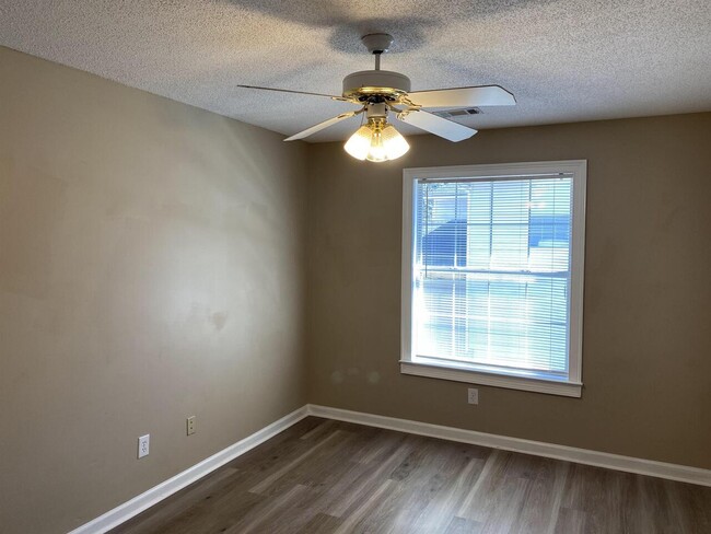 Building Photo - 92 Gleneagles Way
