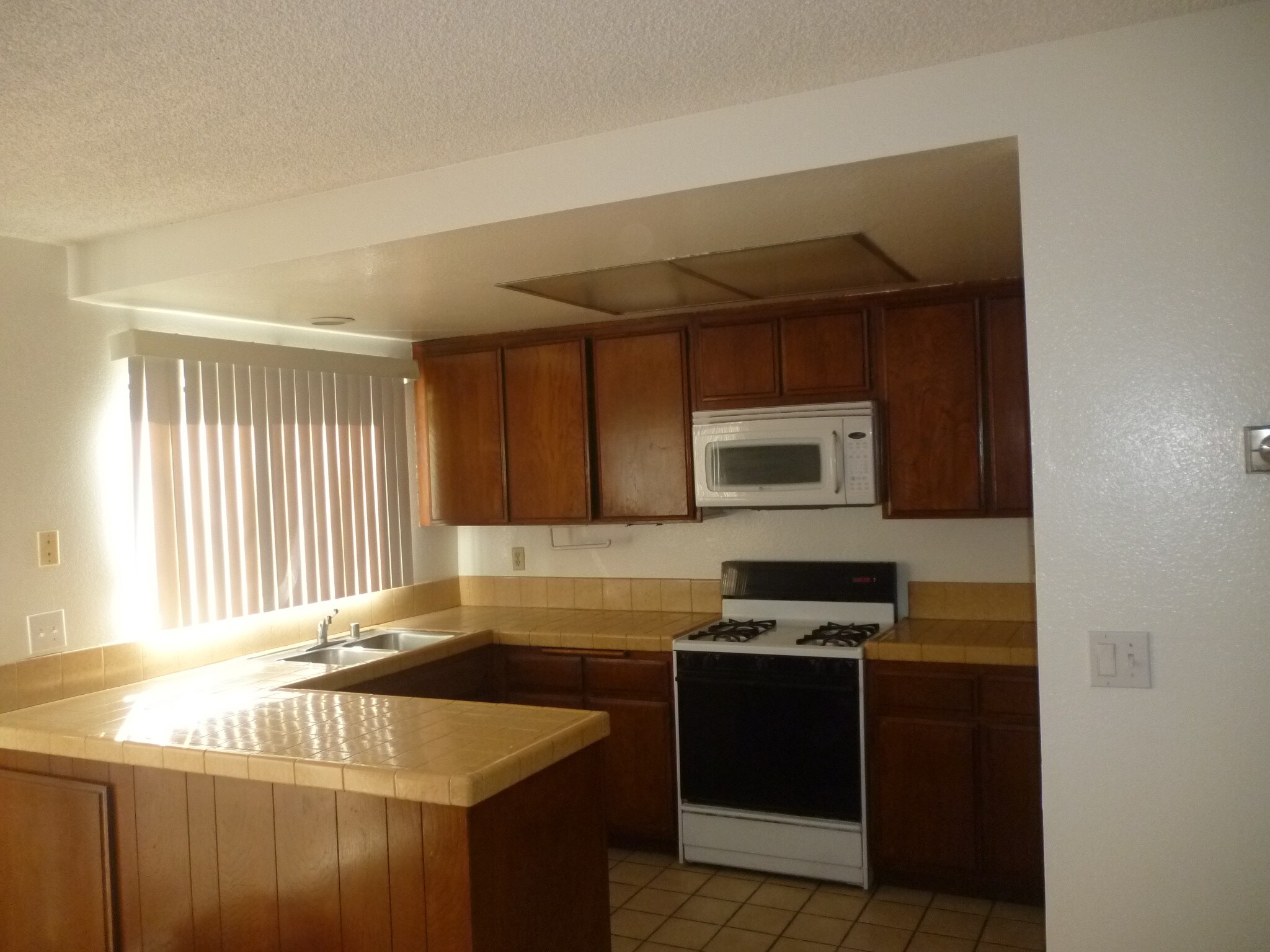 Building Photo - 2286 Pacific Ave