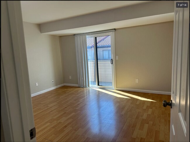 Building Photo - 165 Shaniko Common