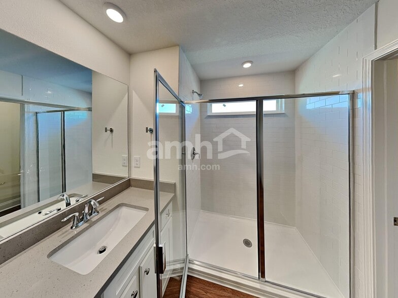 Building Photo - 210 Onate Cir