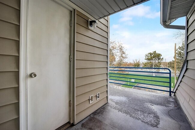 Building Photo - Crosspointe (1458)