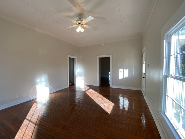 Building Photo - 333 E Catawba Ave