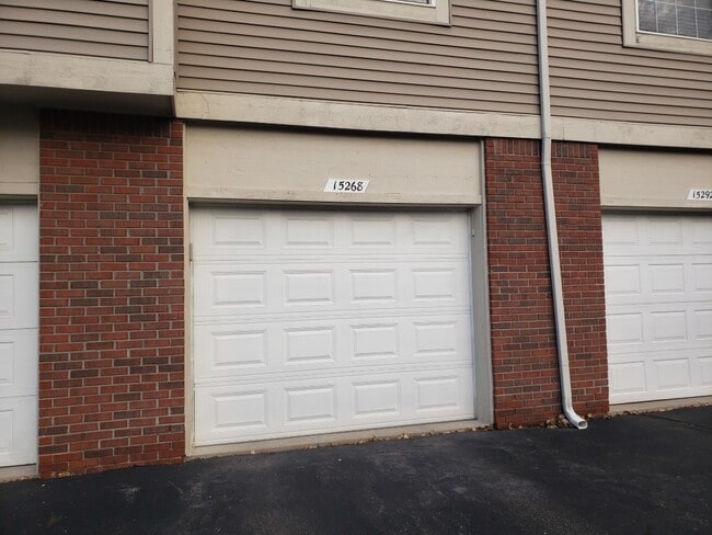 Building Photo - 15268 Yale Dr