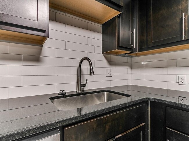 Building Photo - 816 S Santa Fe Dr