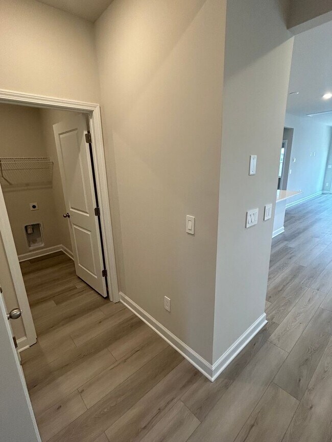 Building Photo - 6009 Port Royal St