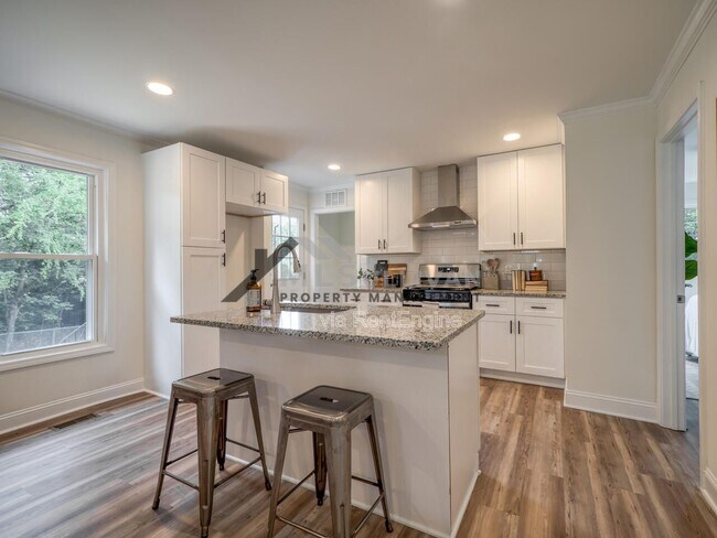 Building Photo - 1010 Cole St