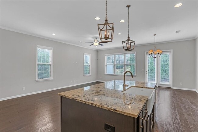 Building Photo - 3638 Moorewood Ln S E