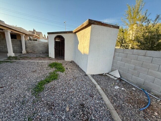 Building Photo - Wonderful 3 Bedroom, 2 Story Home near Summerlin!