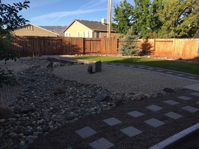Building Photo - 2644 Sunray Dr