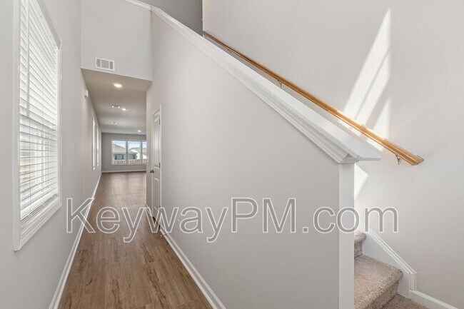 Building Photo - 651 Manitou Cir