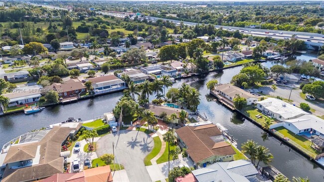 Building Photo - 1600 N 28th Ct