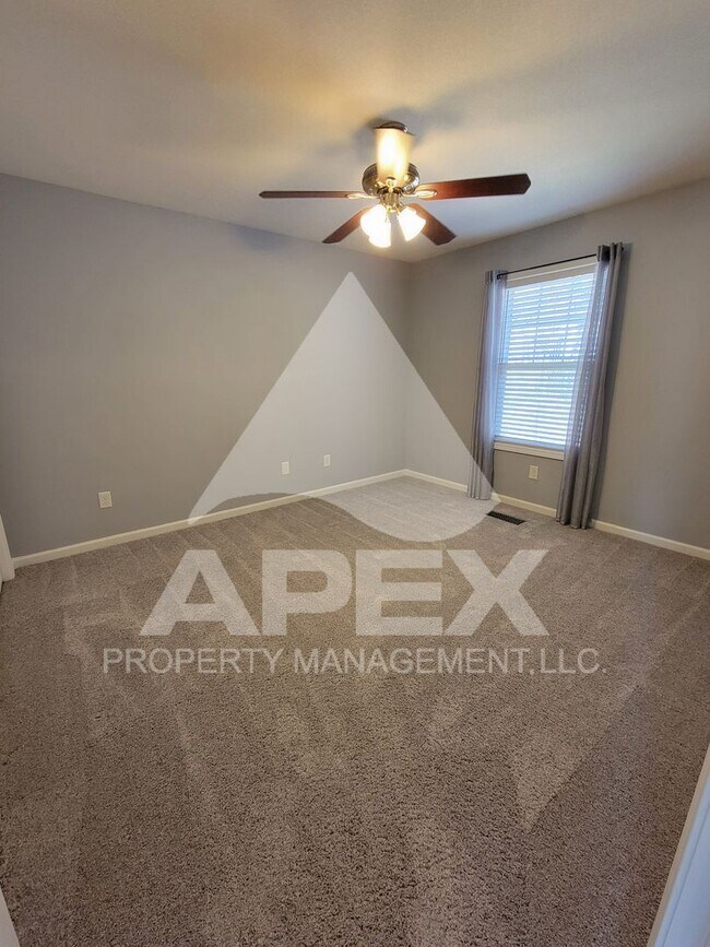 Building Photo - West Knoxville – Beautifully upgraded - 3 Bd/2.5 Single Family Home in Hampton Court Subdivision!!