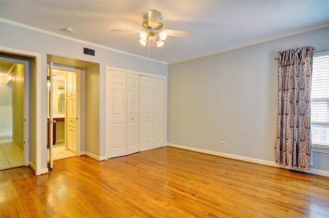 Building Photo - 3197 Westcliff Rd W