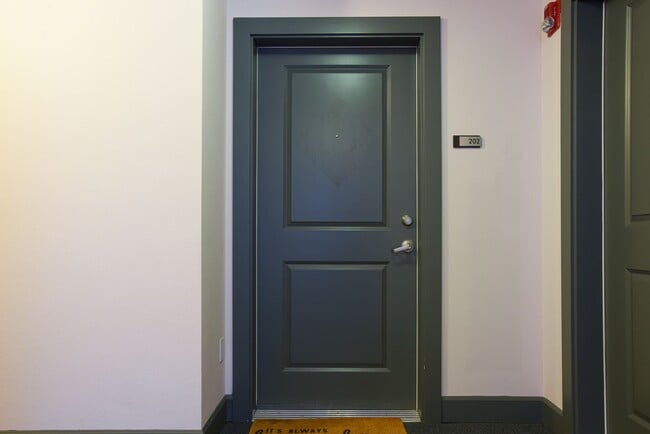 Building Photo - North Capital Hill owner offering move in special