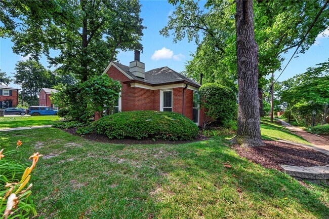 Building Photo - 725 Berick Dr