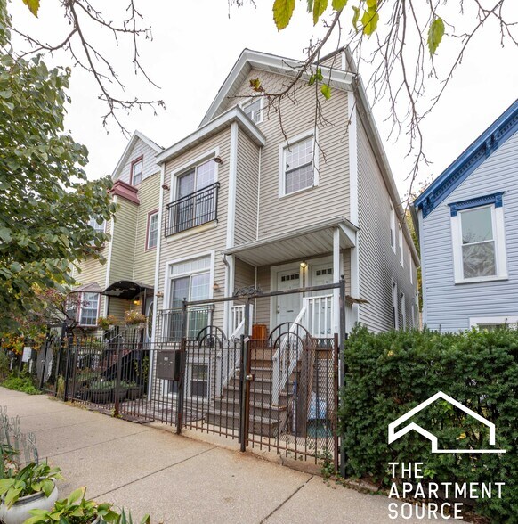 Building Photo - 2554 W Cortland St