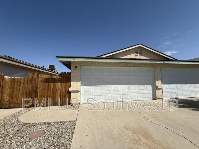 Building Photo - 851 Baseline Rd