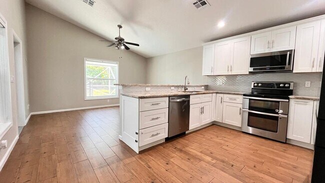 Building Photo - 1627 Oak Berry Cir