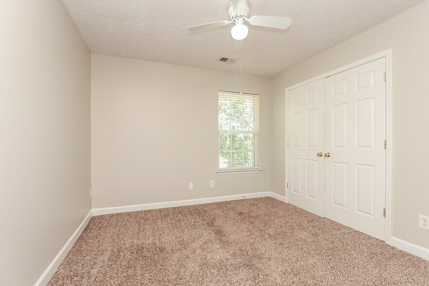 Building Photo - 1000 Lowrey Pl