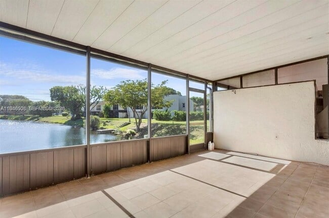 Building Photo - 14293 Kendale Lakes Cir