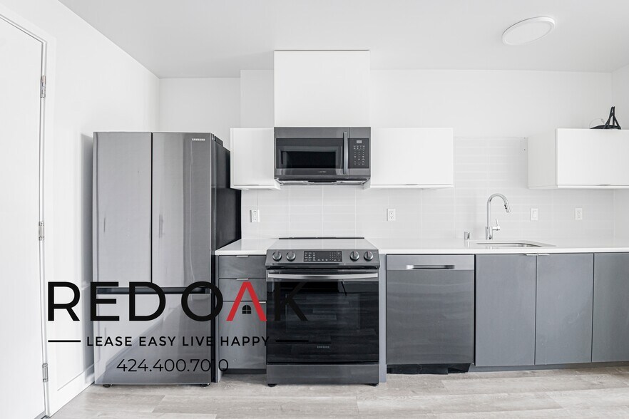 Building Photo - 700 N Spaulding Ave