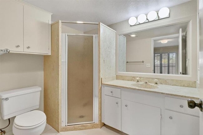 Building Photo - 145 Lake Shore Dr