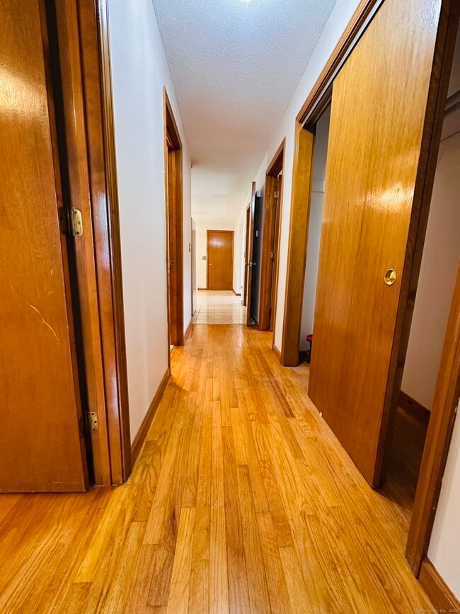 Building Photo - 61 Sandy Brook Dr
